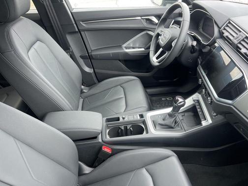 Mythos Black Metallic 2025 Audi Q3 Premium 45 TFSI S line quattro Tiptronic