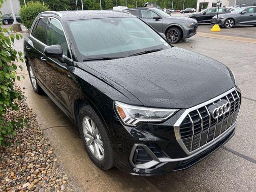 Mythos Black Metallic 2025 Audi Q3 Premium 45 TFSI S line quattro Tiptronic
