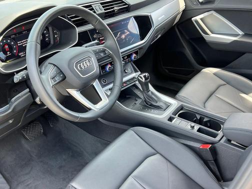 Mythos Black Metallic 2025 Audi Q3 Premium 45 TFSI S line quattro Tiptronic