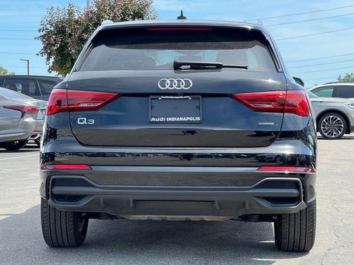Mythos Black Metallic 2025 Audi Q3 Premium 45 TFSI S line quattro Tiptronic