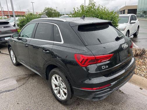 Mythos Black Metallic 2025 Audi Q3 Premium 45 TFSI S line quattro Tiptronic