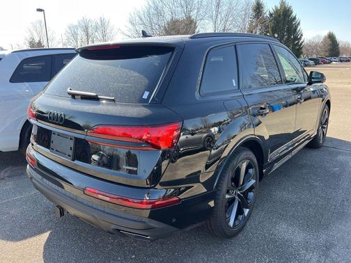 Mythos Black Metallic 2026 Audi Q7 55 Premium Plus