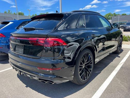 Mythos Black Metallic 2026 Audi SQ8 4.0T Prestige