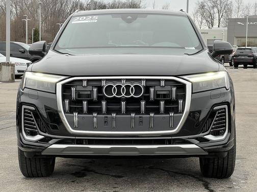 2025 Audi Q7 55 Premium