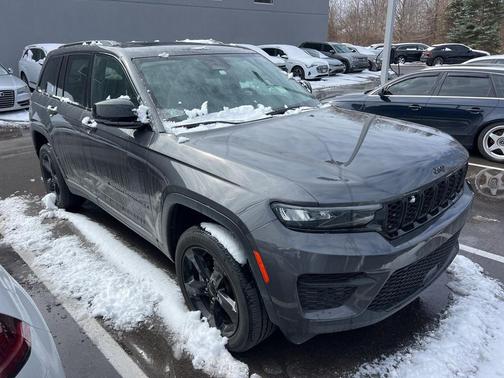 2022 Jeep Grand Cherokee Altitude