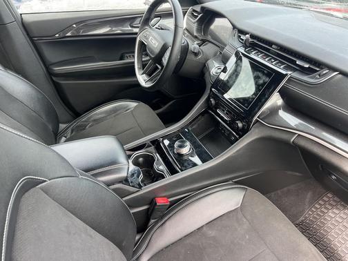 2022 Jeep Grand Cherokee Altitude