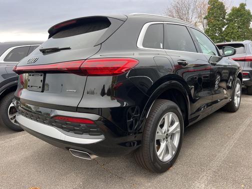 2025 Audi Q5 Premium TFSI quattro S tronic