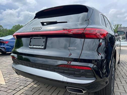 Mythos Black Metallic 2026 Audi Q5 Premium TFSI quattro S tronic