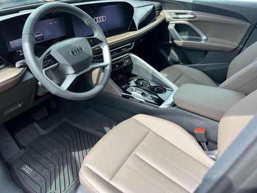 Mythos Black Metallic 2026 Audi Q5 Premium TFSI quattro S tronic