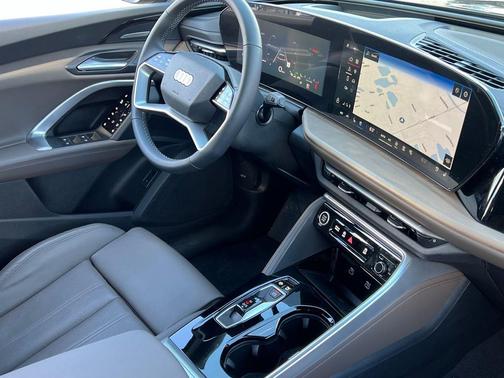 Tambora Gray Metallic 2025 Audi Q5 Premium Plus TFSI quattro S tronic