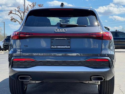 Tambora Gray Metallic 2025 Audi Q5 Premium Plus TFSI quattro S tronic