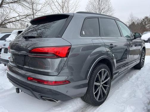 2026 Audi Q7 45 Premium Plus
