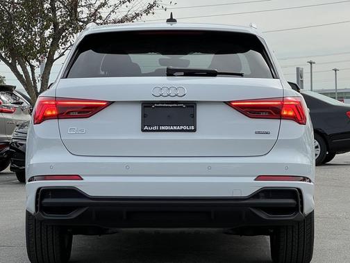 2025 Audi Q3 Premium 45 TFSI S line quattro Tiptronic