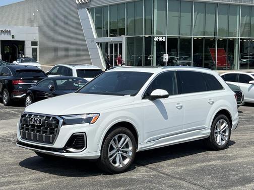 2025 Audi Q7 55 Premium Plus