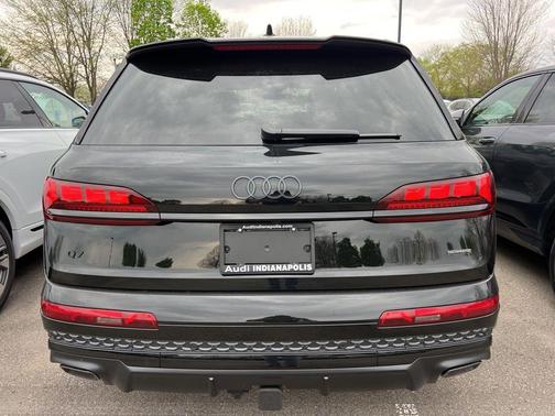 Mythos Black Metallic 2026 Audi Q7 55 Prestige