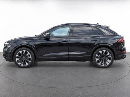 Mythos Black Metallic 2025 Audi Q8 55 Premium Plus