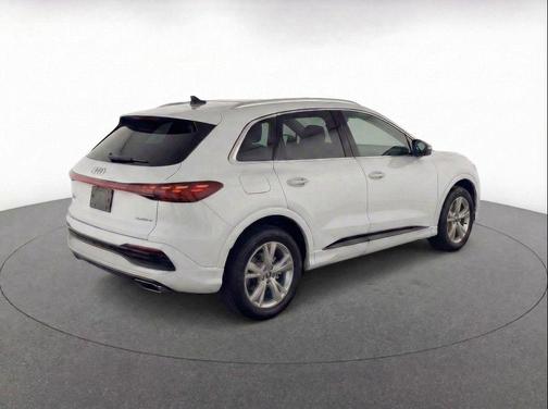 2025 Audi Q5 Premium TFSI quattro S tronic