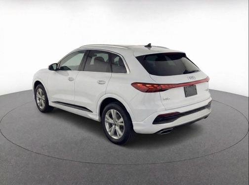 2025 Audi Q5 Premium TFSI quattro S tronic