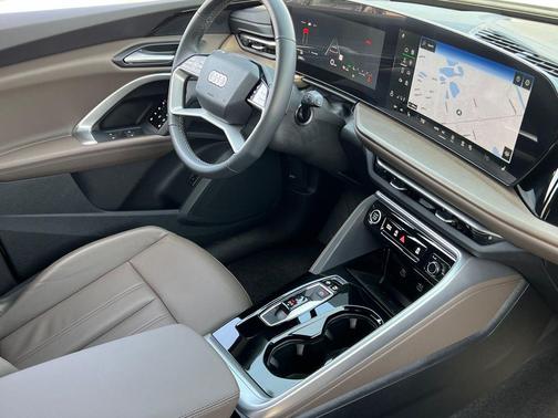 2025 Audi Q5 Premium TFSI quattro S tronic