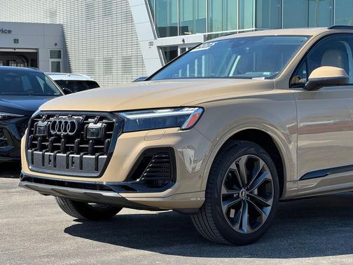 2025 Audi Q7 55 Premium Plus