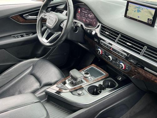 Orca Black Metallic 2019 Audi Q7 55 Premium Plus