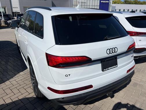 2026 Audi Q7 45 Premium Plus