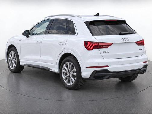 Ibis White 2022 Audi Q3 45 S line Premium