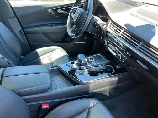 Navarra Blue Metallic 2019 Audi Q7 55 Prestige