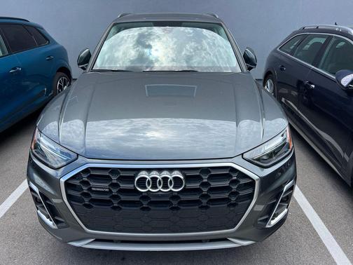 Daytona Gray Pearl Effect 2022 Audi Q5 45 S line Premium Plus