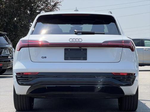 2024 Audi Q8 e-tron Premium Plus