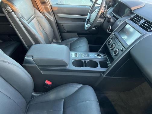 2020 Land Rover Discovery Landmark Edition