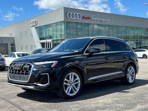 Mythos Black Metallic 2025 Audi Q7 55 Prestige