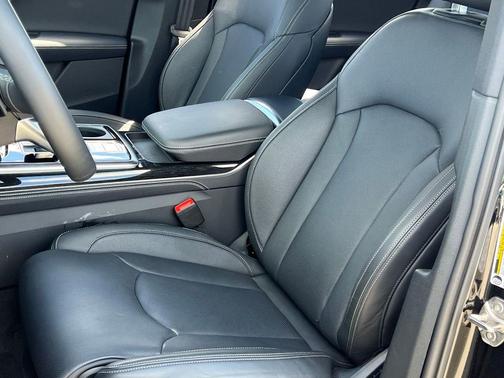 Mythos Black Metallic 2025 Audi Q7 55 Prestige