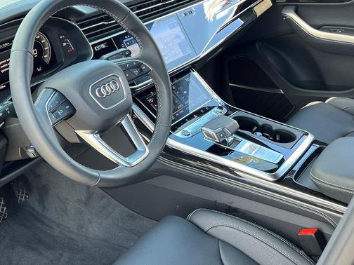 Mythos Black Metallic 2025 Audi Q7 55 Prestige