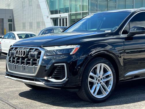 Mythos Black Metallic 2025 Audi Q7 55 Prestige