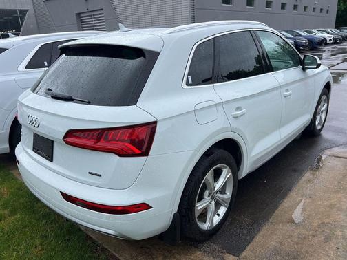 Glacier White Metallic 2020 Audi Q5 45 Premium Plus