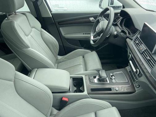 Glacier White Metallic 2020 Audi Q5 45 Premium Plus