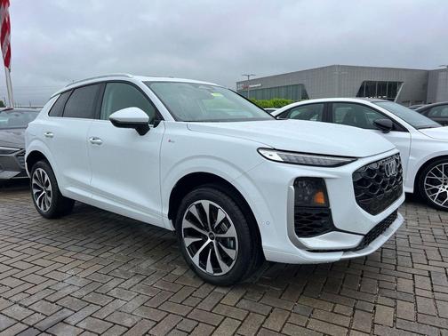 Glacier White Metallic 2026 Audi Q3 TFSI quattro S tronic