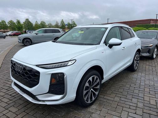 Glacier White Metallic 2026 Audi Q3 TFSI quattro S tronic