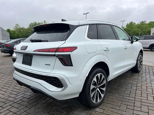 Glacier White Metallic 2026 Audi Q3 TFSI quattro S tronic
