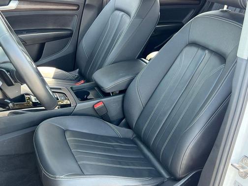 Glacier White Metallic 2023 Audi Q5 45 S line Premium