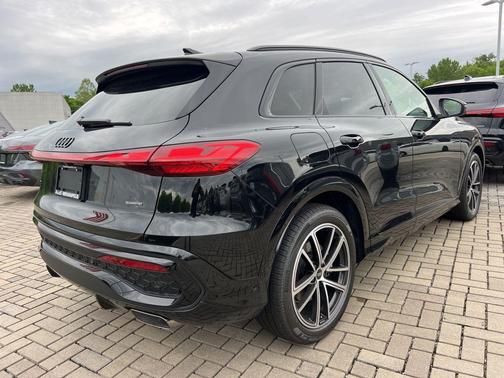 Mythos Black Metallic 2026 Audi Q5 Prestige TFSI quattro S tronic
