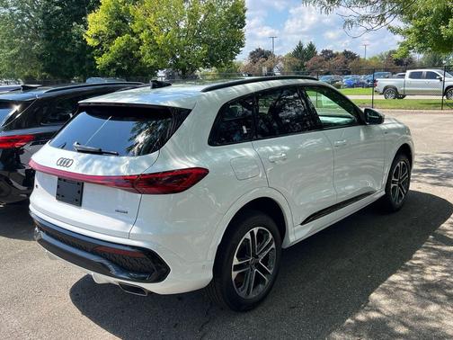 Arkona White 2026 Audi Q5 Premium TFSI quattro S tronic