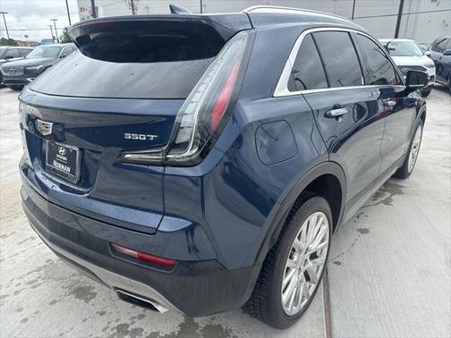 2022 Cadillac XT4 Premium Luxury