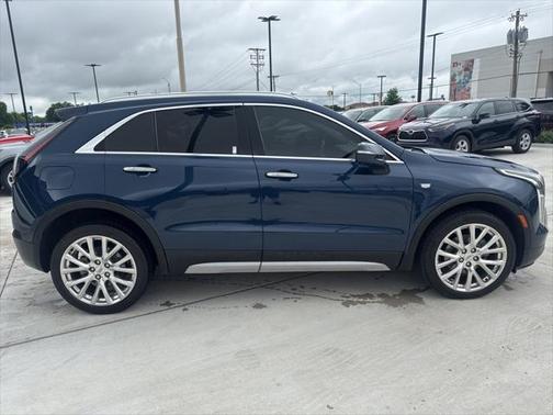 2022 Cadillac XT4 Premium Luxury