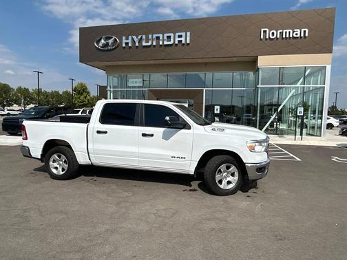 Bright White Clearcoat 2024 RAM 1500 Big Horn/Lone Star