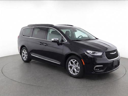 Brilliant Black Crystal Pearlcoat 2023 Chrysler Pacifica Limited