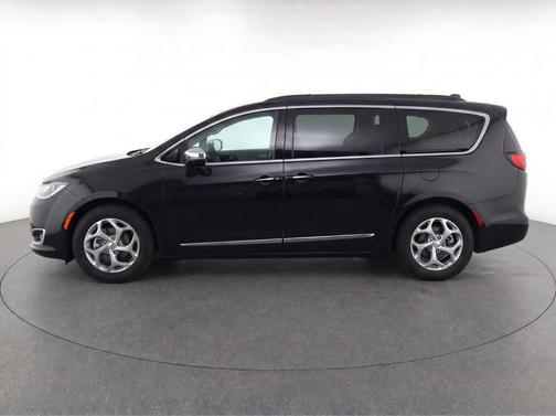 Brilliant Black Crystal Pearlcoat 2023 Chrysler Pacifica Limited