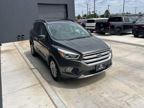 Ruby Red Metallic Tinted Clearcoat 2017 Ford Escape SE