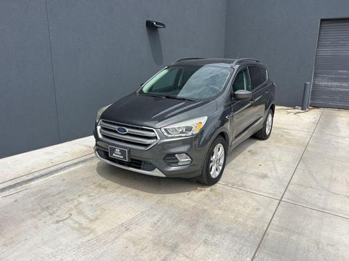 Ruby Red Metallic Tinted Clearcoat 2017 Ford Escape SE